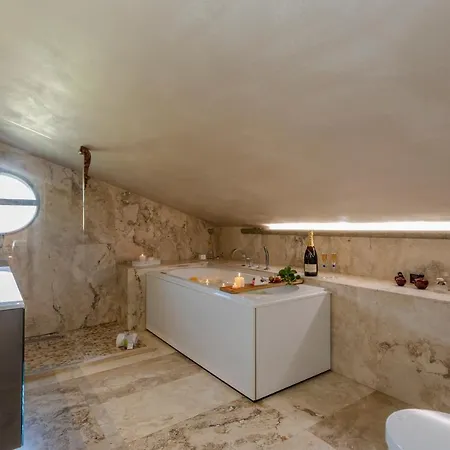 Villa Siveri - Private Swimming Pool - Air Con *
