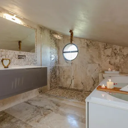 Siveri - Private Swimming Pool - Air Con
