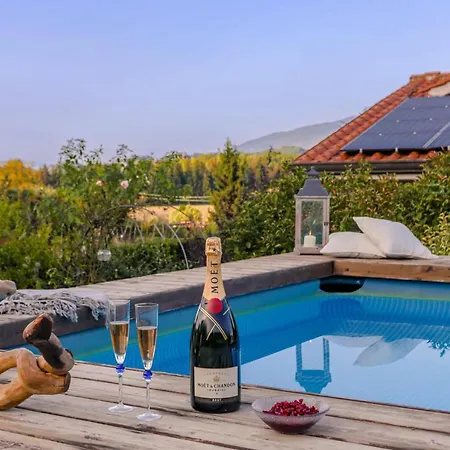 Siveri - Private Swimming Pool - Air Con *