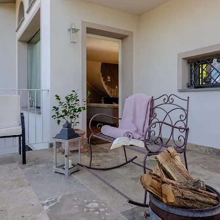 Siveri - Private Swimming Pool - Air Con