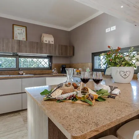 Villa Siveri - Private Swimming Pool - Air Con