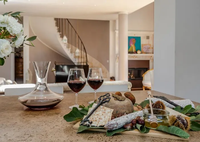 Siveri - Private Swimming Pool - Air Con